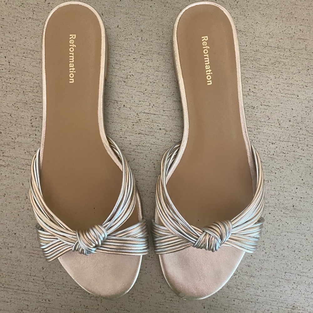 Reformation - Peridot Mignon Knot Flat Sandal